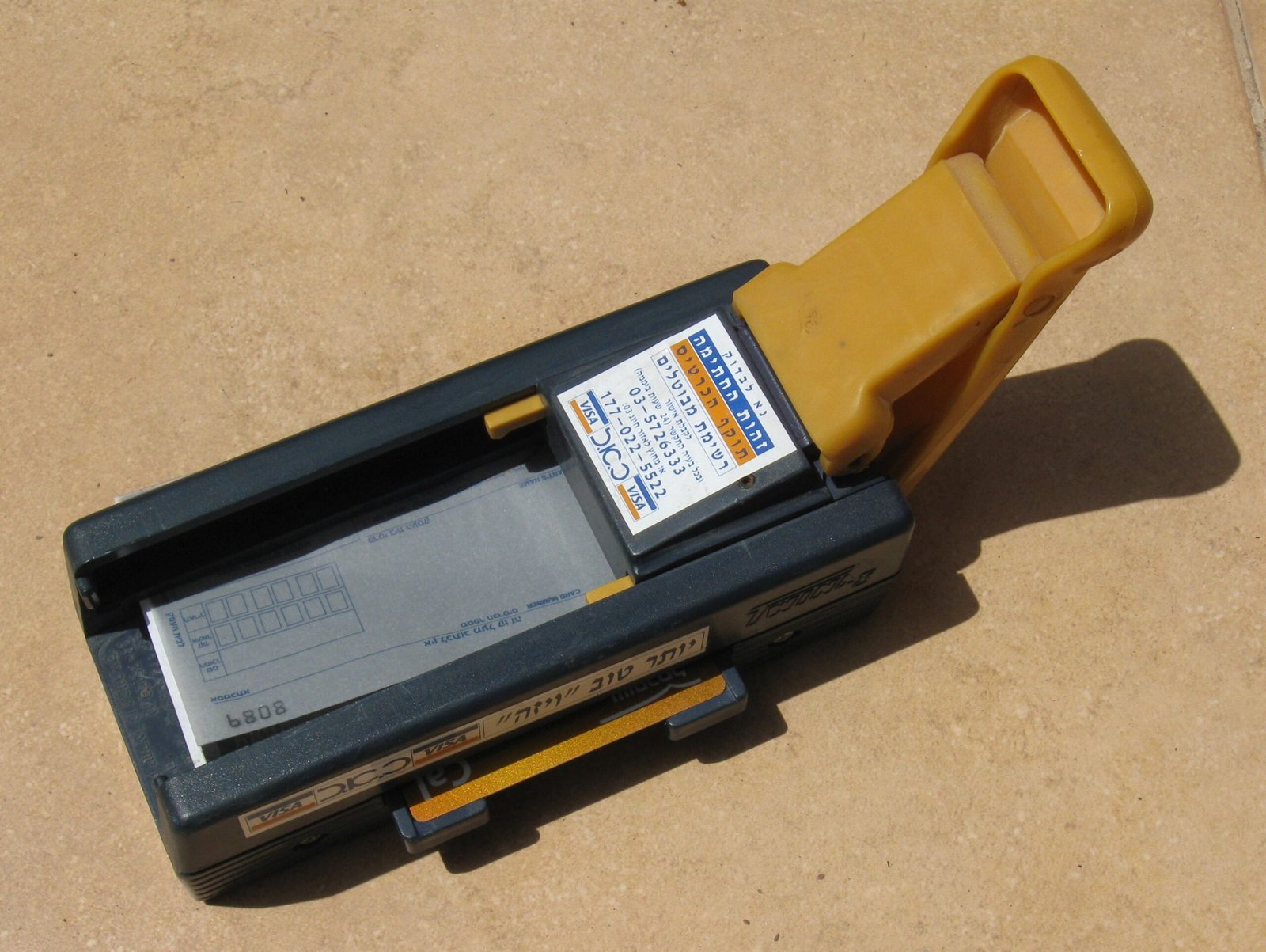 Credit card imprinter
