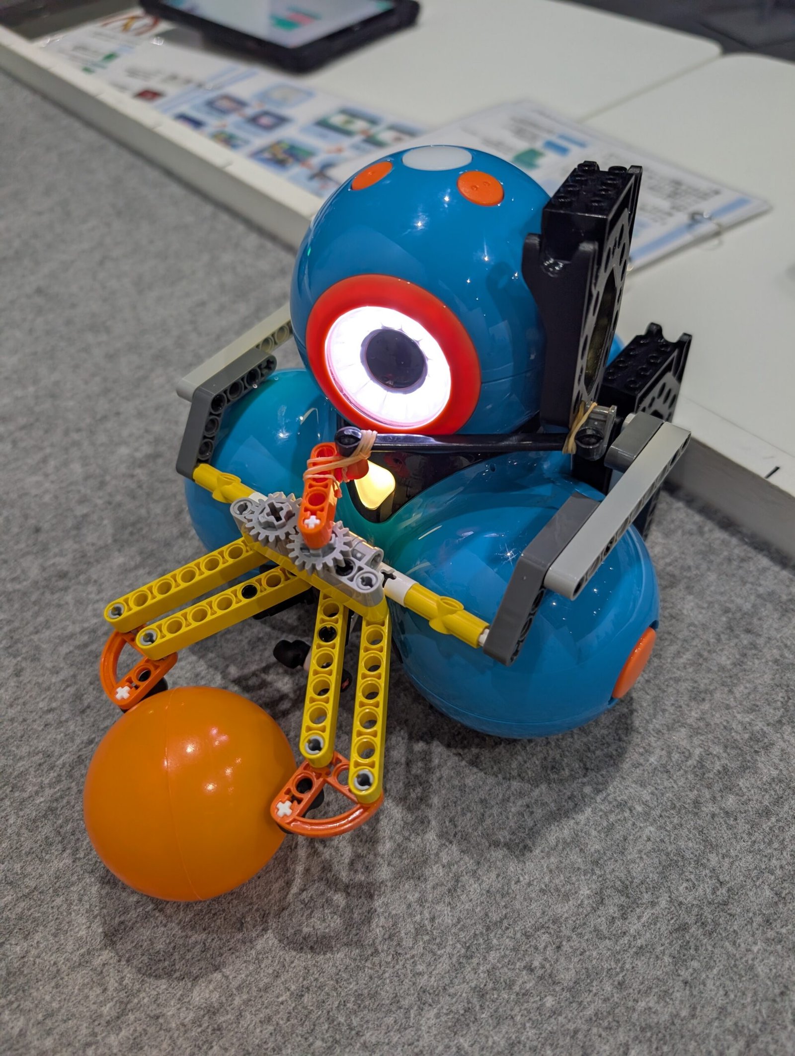 Robots at Tepia (95831)