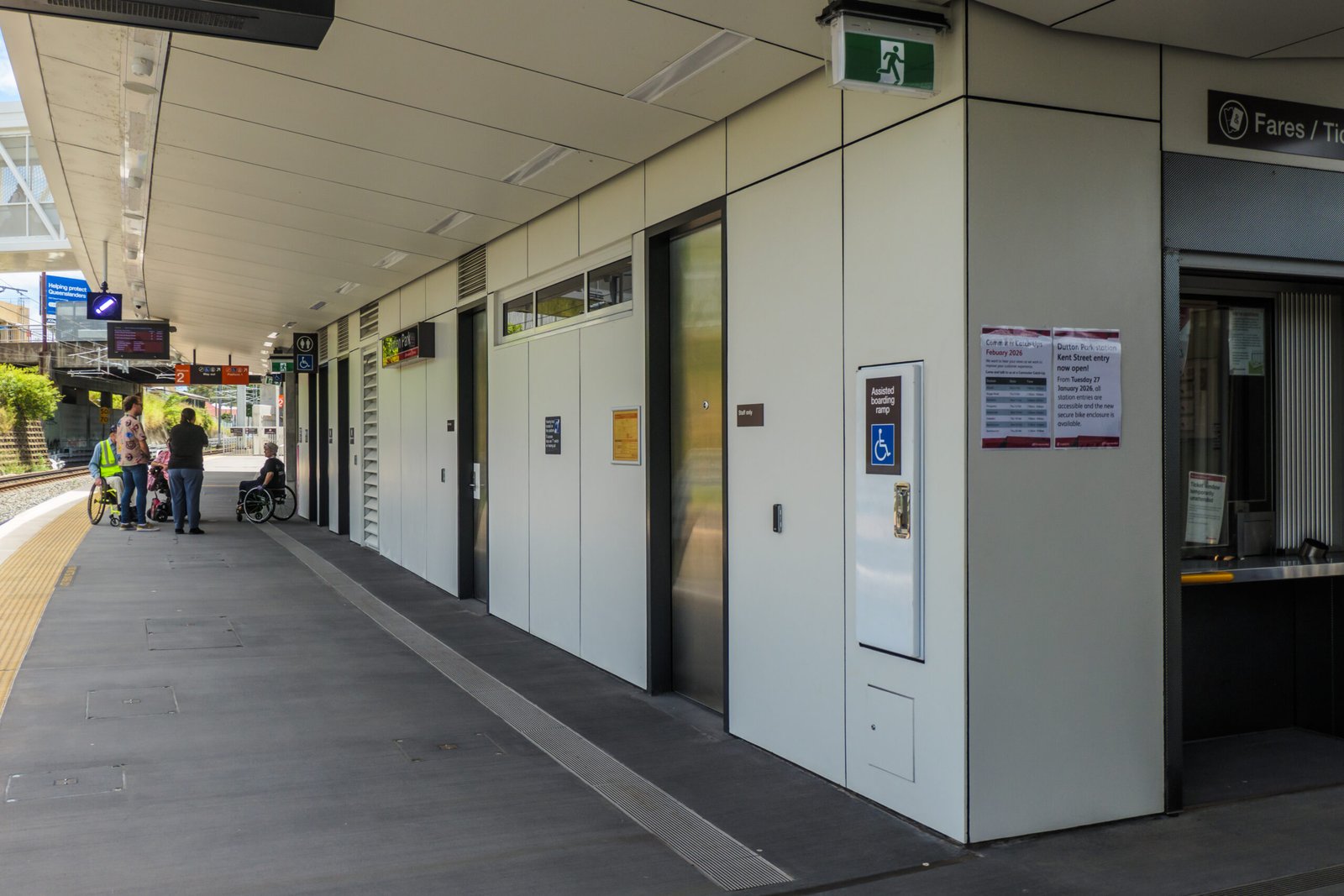 Customer Service counter, Platform 2, Dutton Park Railway Station P1013918