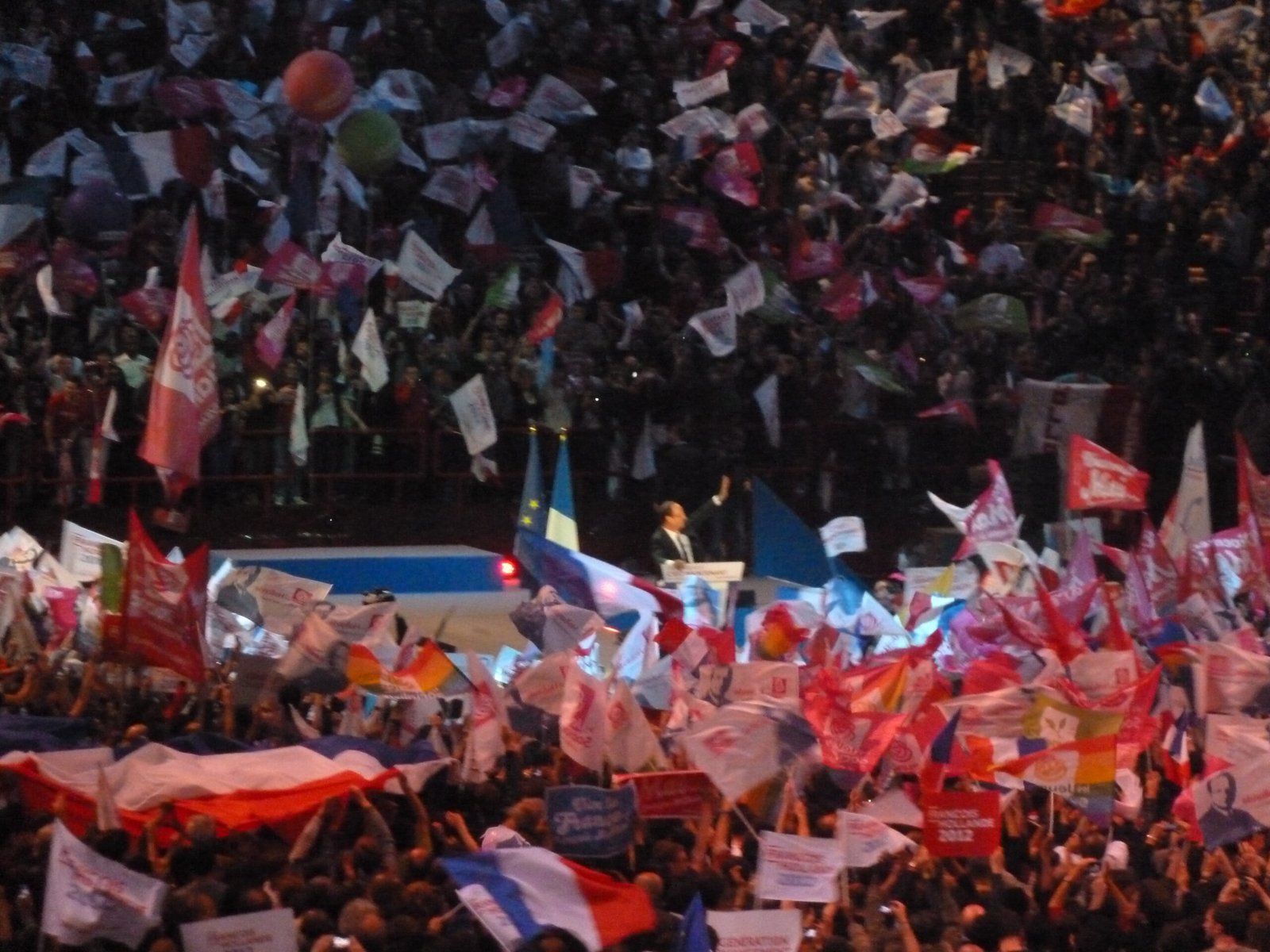 François Hollande at a meeting during 2012 political campaign - 20120429