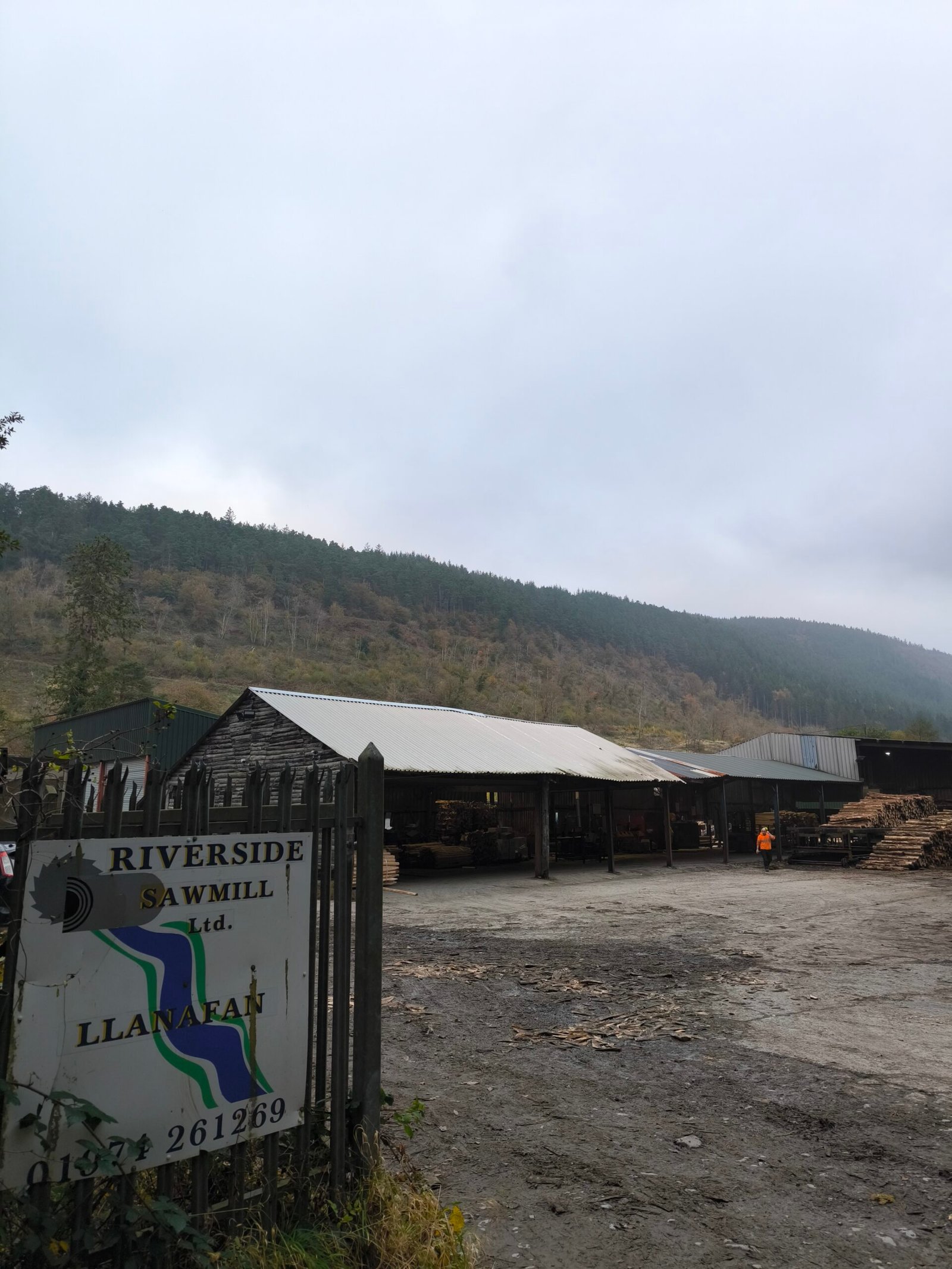 Arwydd melin goed Llanafan - Ystwyth Sawmill sign
