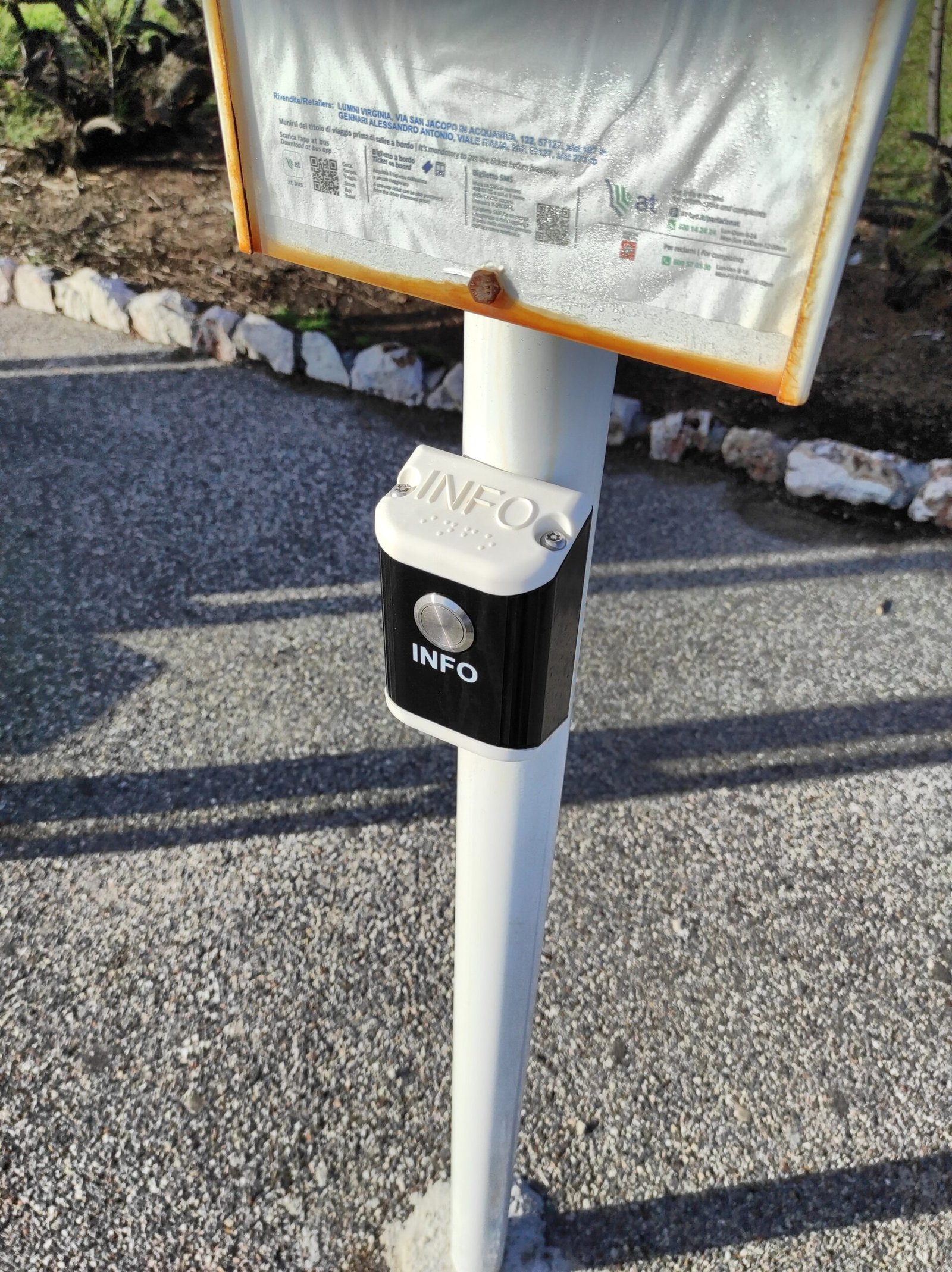 Pulsante vocale fermata autobus,Autolinee Toscane,Livorno,2024