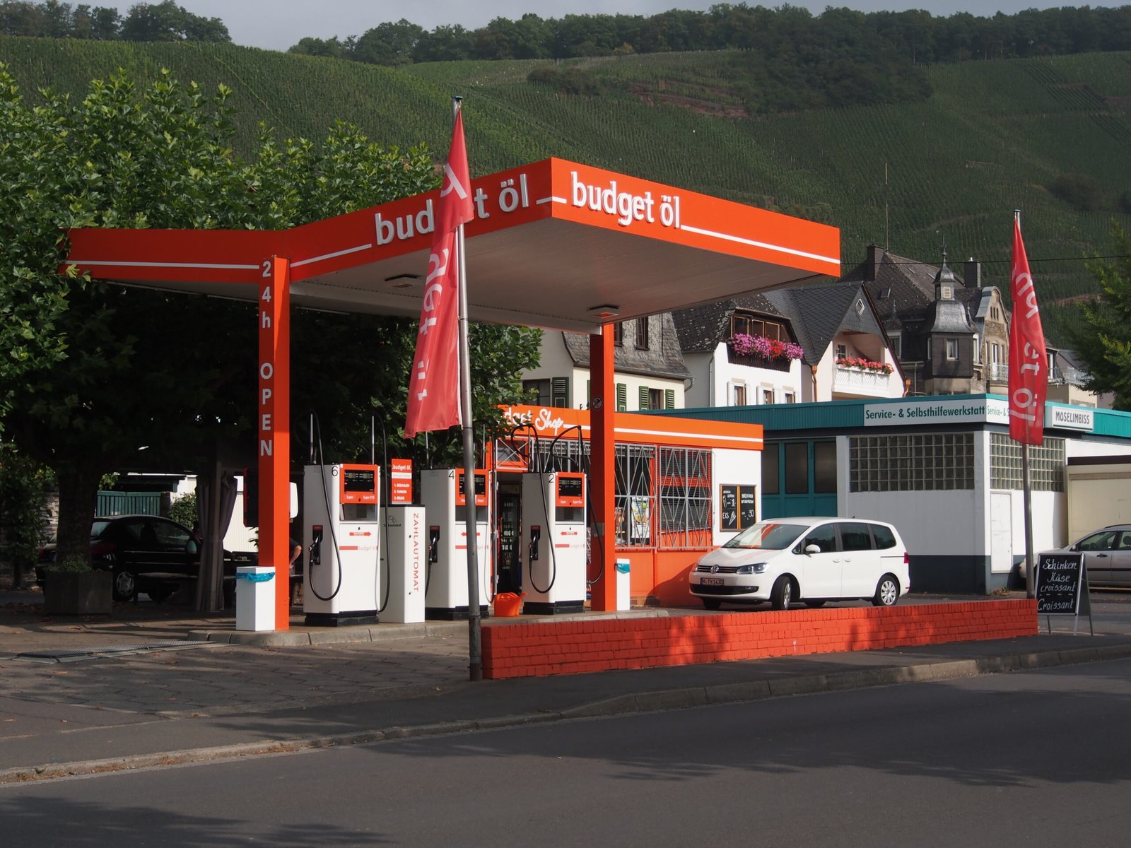 "budget öl"-Tankstelle an der Mosel, 2014