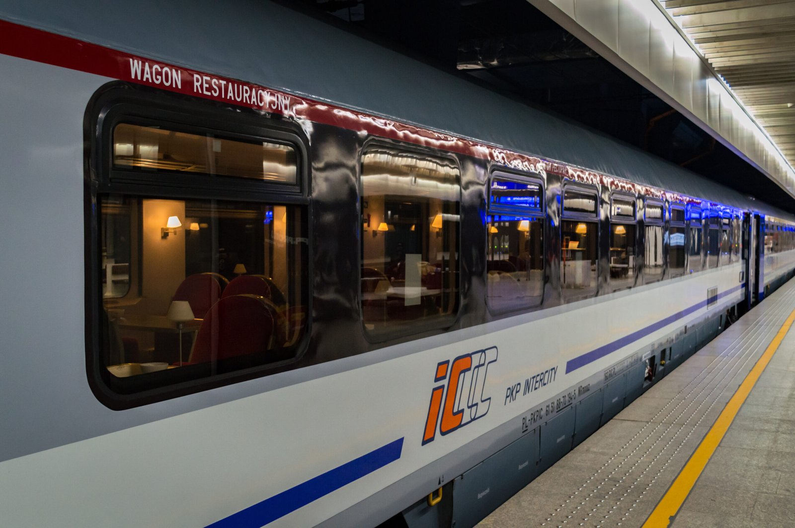 2024-12-26 PKP IC WRmnouz (WARS) restaurant car, Warszawa Centralna
