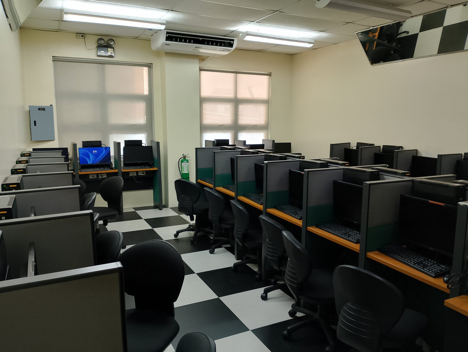 De La Salle University – Dasmariñas (DLSU–D) Information and Communications Technology Center (ICTC) laboratory room 203 (ICT203) — normal view